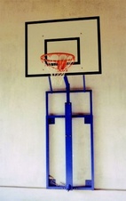 Výsuvný stojan na basketbal - uchycení na zeď