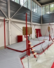 Soutěžní hrazda Gymnova MONTREAL - schválená FIG, zkrácená délka kotvících lan_obr5