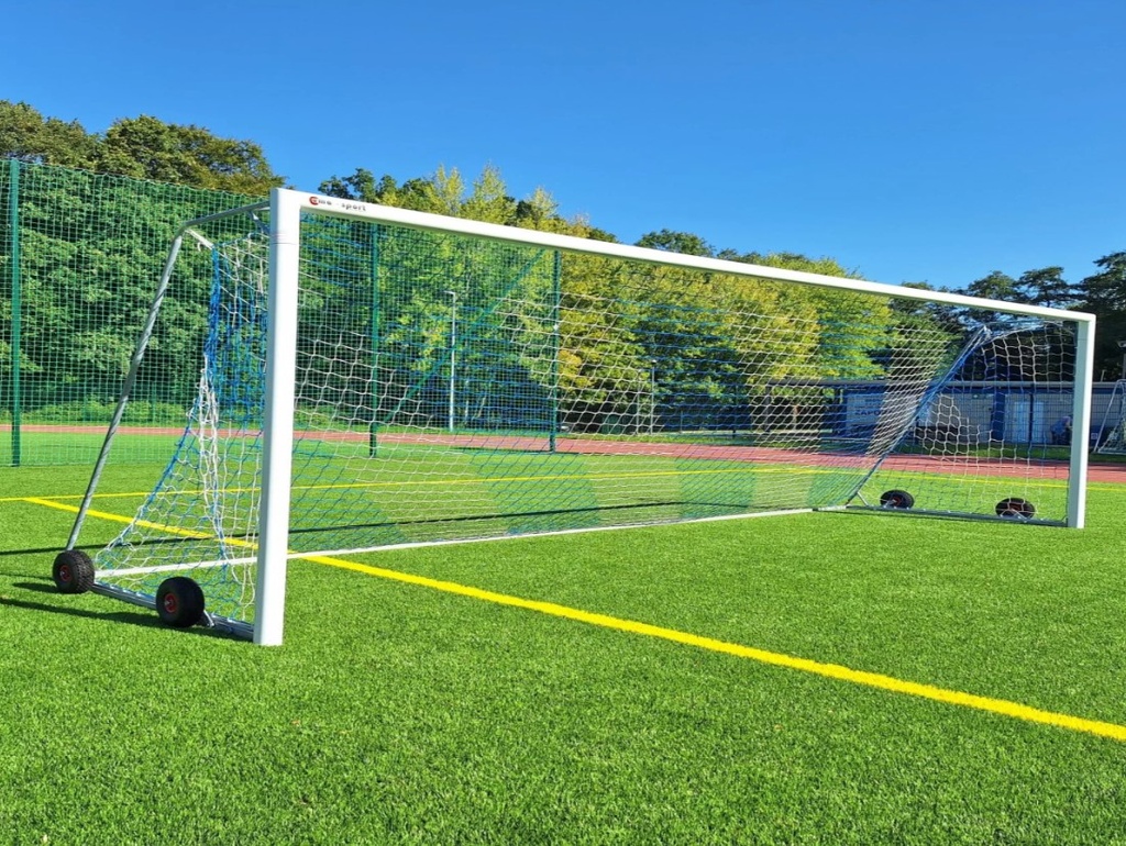 Fotbalová branka 7,32 × 2,44 m – hliníková, přenosná, s pojezdovými koly