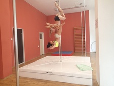 Pole_dance.jpg