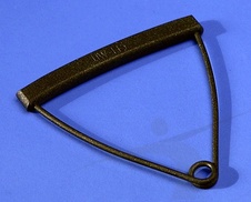 Držadlo pro kladivo - prohnuté, šířka 115mm, certifikace IAAF UW-115-P