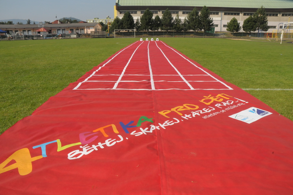 Atletika pro děti - atletická dráha vč.4 ks označení drah s čísly