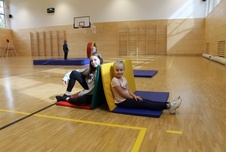 Skládací žíněnka červená–zelená–modrá–žlutá–červená 300x120x3cm 5-dílná_obr9