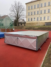 Kryt na doskočiště, pojízdný -  rozměry 6 x 4,3 x 0,8m_obr3
